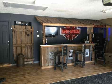 Home Saloon Bar Ideas, Garage Bar Ideas, Basement Bar Designs, Diy Home Bar, Man Cave Basement, Living Room Images, Diy Basement, Loft Stil, Man Cave Home Bar