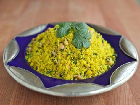 Lemony Saffron Couscous - Savory side dish with lemon, chickpeas, pine nuts and cilantro. Kosher, Meat or Pareve, Vegan option. via @toriavey Saffron Couscous, Couscous Healthy, Side Dishes For Fish, Saffron Recipes, Couscous Recipes, Popular Food, Couscous Salad, Mediterranean Food, Kosher Recipes