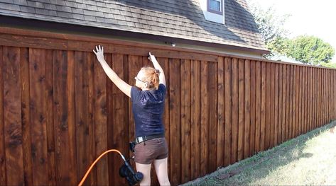 Fence Capping Ideas, Cedar Plank Fence, Cap And Trim Fence, Fence Trim Ideas, Fence Caps Ideas, Wood Fence Topper Ideas, Board On Board Privacy Fence, Board On Board Fence, Wooden Fencing