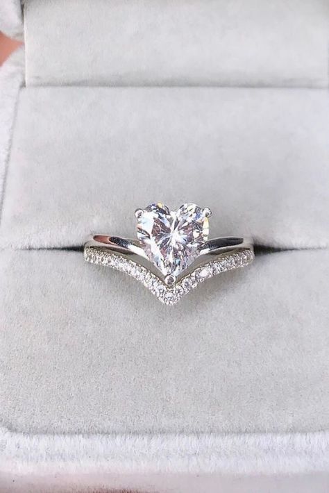 Promise Rings Stackable, Girlfriend Rings Promise, Rings Promise Girlfriend, Promise Rings Ideas, Cute Promise Rings Girlfriends Silver, Heart Shaped Diamond Engagement Ring With Wedding Band, Heart Engagement Rings Set, Coquette Wedding Ring, Promise Rings For Her Girlfriends