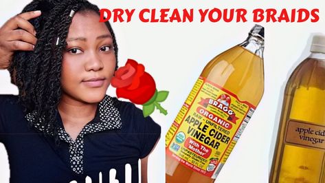 Here's how to clean braids using diluted apple cider vinegar. It clears scalp off dandruff, product build-up and smell. Smelly Scalp, Clear Scalp, Apple Cider Vinegar Recipes, Scalp Cleanse, Apple Cider Vinegar Rinse, Protective Braids, Vinegar Rinse, Clean Scalp, Dandruff