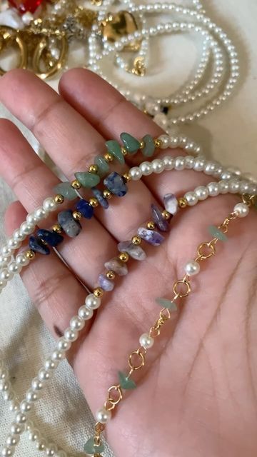 Cuarzos Aesthetic, Gemstone Chips Jewelry, Pulseras Aesthetic, Chip Bead Jewelry, Body Jewelry Diy, Crystal Jewelry Diy, Preppy Jewelry, Trending Bracelets, Love Aesthetic