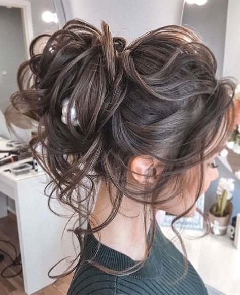 Updo hairstyles can easily make you look classy and elegant. No matter what season is, the updo is one elegant hair style that never does seem... Messy Updo Hairstyles, Updo Hairstyles Tutorials, Messy Hair Updo, Messy Wedding Hair, Romantic Updo, Messy Updo, Bridal Hair Updo, Up Dos For Medium Hair, Updos For Medium Length Hair