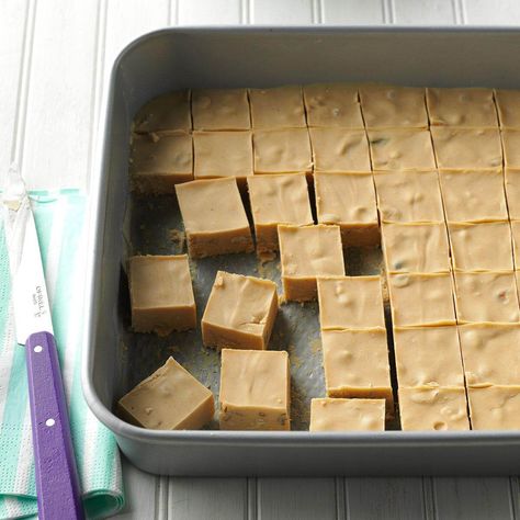 This peanut butter fudge is a favorite "never fail" quickie recipe. —Eleanore Peterson, Fort Atkinson, Wisconsin Fudge With Marshmallow Cream, Penuche Fudge, Butter Fudge Recipe, Fudge Shop, 3 Ingredient Desserts, Peanut Butter Fudge Recipe, Peanut Butter Fudge Easy, Potluck Desserts, Butter Fudge