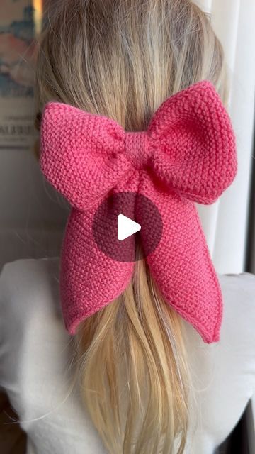 Knit Bow Pattern, Pink December, Knitted Bow, Bow Pattern, Christmas Bows, Free Knitting, Cute Hairstyles, Hair Bows, Knitted Hats