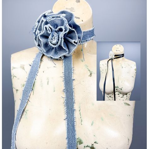 Denim Roses How To Make, Denim Roses, Jeans And Lace, Recycled Jeans Bag, Denim Scraps, Denim Tie, Denim Flowers, Flower Choker, Cloth Flowers