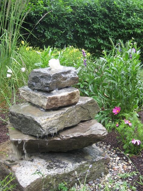 stacked stone garden fountian Reka Bentuk Landskap, Stone Water Features, Rock Fountain, Garden Water Fountains, Backyard Garden Layout, Garden Water Feature, Diy Garden Fountains, Fountains Backyard, Diy Fountain