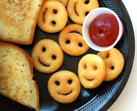 90s kids had it going on, especially when it came to snacks. Party Emoji, Emoji Birthday Party, Emoji Party, Emoji Birthday, 13th Birthday Parties, 10th Birthday Parties, Safari Party, Smiley Faces, Healthy Meals For Kids