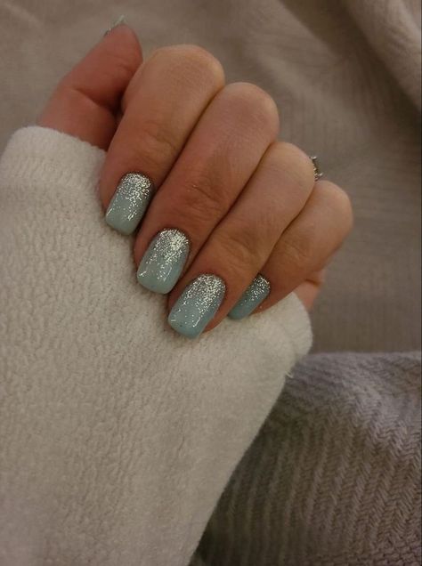 30 Christmas Nail Designs for Forest Green Velvet and Deep Red Nails | Winter Nail 2023 Trends Dip Nail Ideas New Years, Winter Nails Grey Blue, Cute Winter Short Nails, January Fingernails, Short Gel Winter Nails, Winter Powder Dip Nails, Cute Winter Nails Acrylic Short, Nails For January 2023, New Years Dip Nails