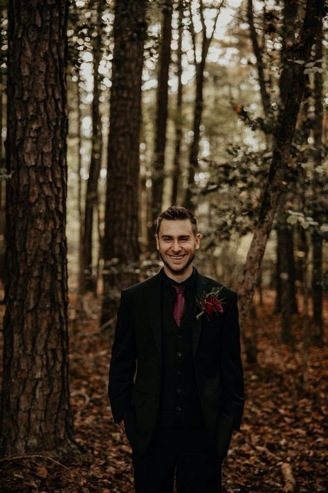 Groom Black Suit Burgundy Tie, Black And Burgundy Mens Suit, Groom Suit Red And Black, Tuxedo Red And Black, Groomsmen Black Suit Burgundy Tie, Black Tux With Burgundy Tie, Black And Red Wedding Suit For Groom, Burgundy And Black Suit Men, Black And Red Suit Wedding