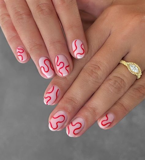 Nail Art Vermelho, Round Nail Designs, Red Summer Nails, Short Round Nails, Summer Nails 2024, Cute Short Nails, Red Nail Art, Hot Girl Summer, Red Nail Designs