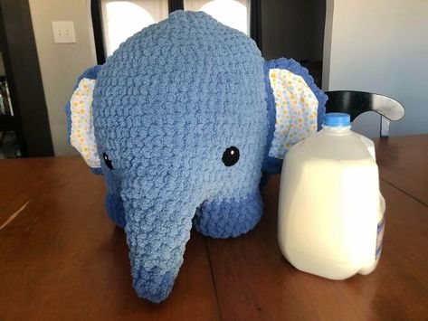 So Logically I Knew That Using Jumbo Yarn And An 11.5mm Hook Would Make A Giant Amigurumi, But Emotionally… I Was Not Prepared For How Big He’d Be Jumbo Amigurumi, Giant Amigurumi, Plant Monsters, Giant Dinosaur, Space Blanket, Silly Hats, Parents Christmas, Jumbo Yarn, Crochet Octopus