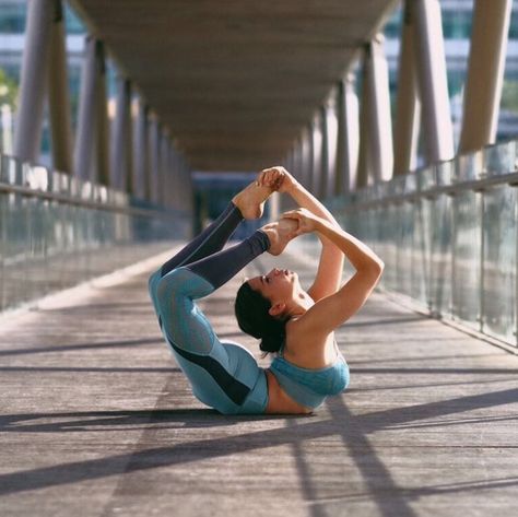 Hannah Taha #yoga #inspiration #balance Yoga Stretches For Flexibility, Yoga For Flat Belly, Yoga Images, Beautiful Yoga Poses, Sport Woman Fitness, Namaste Yoga, Yoga Exercise, Beautiful Yoga, Yoga Is