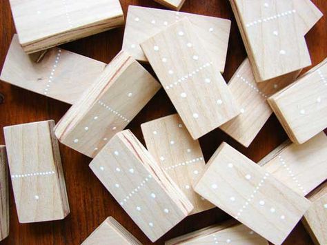 Hand made dominoes Domino Set, Diy Gifts For Men, Diy Gifts For Dad, Wood Games, Operation Christmas, Woodworking For Kids, Dominoes Set, Diy Gifts For Him, Diy Father's Day Gifts