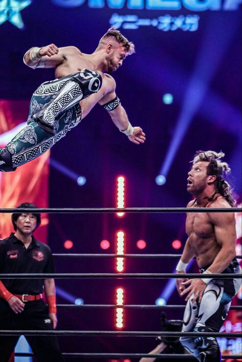 Professional Wrestling Aesthetic, Pro Wrestling Aesthetic, Flying Reference, Wrestling Photography, Wrestling Aesthetic, Pose Library, Drawing Advice, Wrestling Photos, Japanese Wrestling