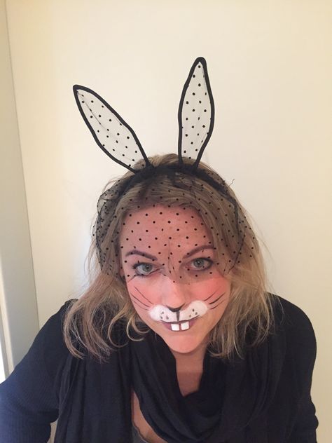 Bunny, Hase, Schminke, Karneval, DIY Diy Karneval, Halloween Schminke, Karneval Diy, Bunny Makeup, Bunny Diy, Girl Face Painting, Costume Makeup, Easy Kids, Girl Face