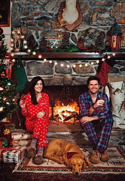 Christmas in the mountains in front of the fireplace Outdoor Christmas Photos, Ugg Socks, Christmas Clothing Ideas, Funny Christmas Photos, Christmas Couple Photos, Swag Dress, Sarah Vickers, Slippers Ugg, Funny Christmas Pictures