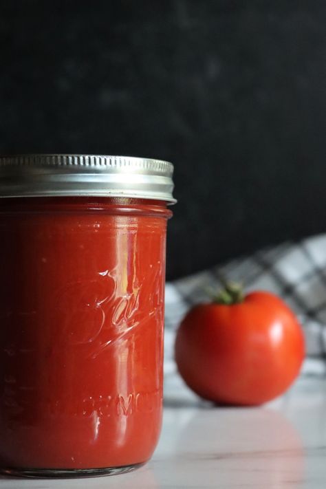 Tomato Canning Recipes, Tomato Sauce Canning, Canning Tomatoes Water Bath, Canning Tomato Sauce, Tomato Canning, Preserve Tomatoes, Canning Tomatoes Recipes, Water Bath Canning Recipes, Canning Whole Tomatoes