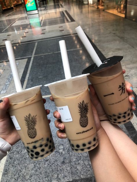 find yourself a bsf gets bobba with u even tho they hate it Boba Tea Drinks, Kawaii Cooking, Tea Drinks, Boba Tea, Bubble Tea, Drinking Tea, My Board, Bubbles, Finding Yourself