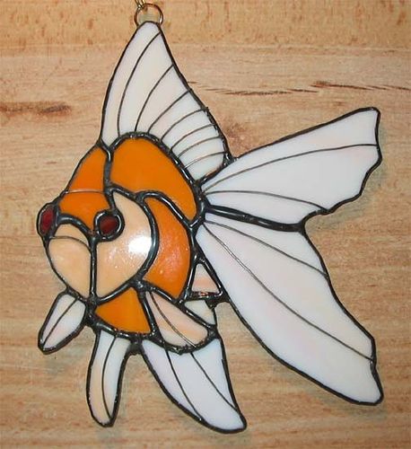 GOLDFISH Suncatcher Stained Glass Goldfish, Stained Glass Patterns Free, Stained Glass Birds, Glass Art Projects, Stained Glass Ornaments, Stained Glass Suncatchers, Stained Glass Suncatcher, Stained Glass Flowers, Stained Glass Diy