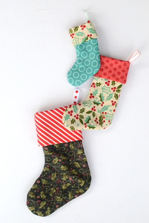 Christmas Stocking Pattern Free, Stocking Pattern Free, Christmas Stockings Sewing, Sewn Christmas Ornaments, Christmas Decorations Sewing, Christmas Stocking Decorations, Mini Christmas Stockings, Christmas Stocking Ornament, Large Christmas Stockings