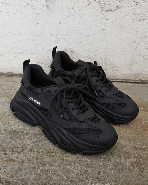 Black Sneakers Platform, Aesthetic Black Sneakers, Trendy Black Shoes, Black Steve Madden Sneakers Outfit, Monochromatic Streetwear, Steven Madden Sneaker, Steve Madden Possession Sneakers, Steve Madden Sneakers Outfit, Steve Madden Possession