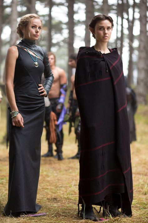 Love the dress on the left.  From Shannara Chronicles .  Amberle and Catania The Shanara Chronicles, Shanara Chronicles, Brooke Williams, The Shannara Chronicles, Blood And Sand, Spartacus Blood And Sand, Legend Of The Seeker, Poppy Drayton, Shannara Chronicles