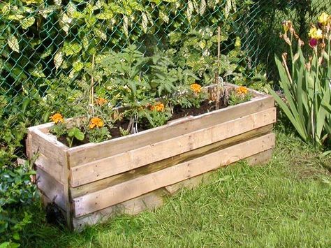 DIY:   How to Build a Garden Planter from Pallet Wood - Instructables Diy Container Gardening, Vegetable Planters, Wooden Planter, Pallet Planter, Wooden Pallet Furniture, Pallet Garden, Pallets Garden, Raised Bed, Kew Gardens