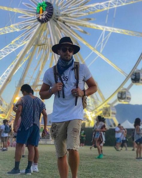 Dressing Boyfriend, Coachella Mens Fashion, Mode Coachella, Coachella Outfit Men, Tomorrowland Outfit, Mens Festival Fashion, Music Festival Wedding, Rave Outfits Men, Coachella Outfits