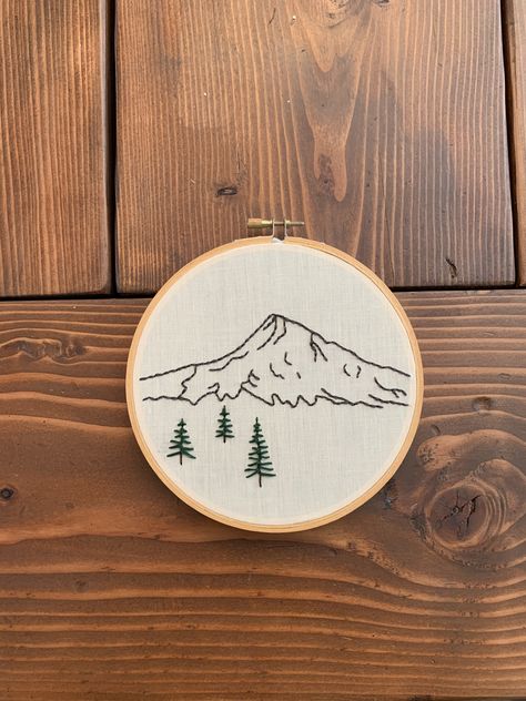 Mountain Embroidery Simple, Embroidered Mountains, Crochet Step By Step, Simple Cabin, Creative Crochet, Mt Hood, Diy Embroidery Patterns, Tote Bags Sewing, Crochet Stitches For Beginners