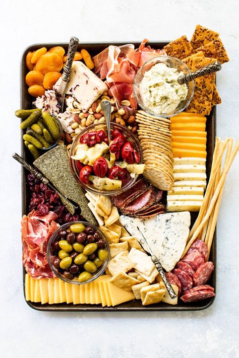 Meat Cheese Board, Meat And Cheese Board, Holiday Cheese Boards, Halloween Charcuterie Board, Halloween Charcuterie, Holiday Cheese, Decorações Com Comidas, Charcuterie Inspiration, Charcuterie Platter