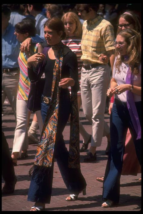 Kombi Hippie, Funky Fits, Space Dust, 60s 70s Fashion, 60s And 70s Fashion, Estilo Hippy, 70s Inspired Fashion, 70s Outfits, 70’s Fashion