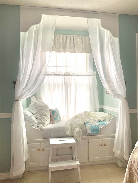 Nook Window Curtains, Bedroom Nook Decor, Bed Near Window Ideas, Bed Near Window, Alcove Beds, Reading Nook Window, Alcove Seating, Alcove Bed, Coquette Bedroom