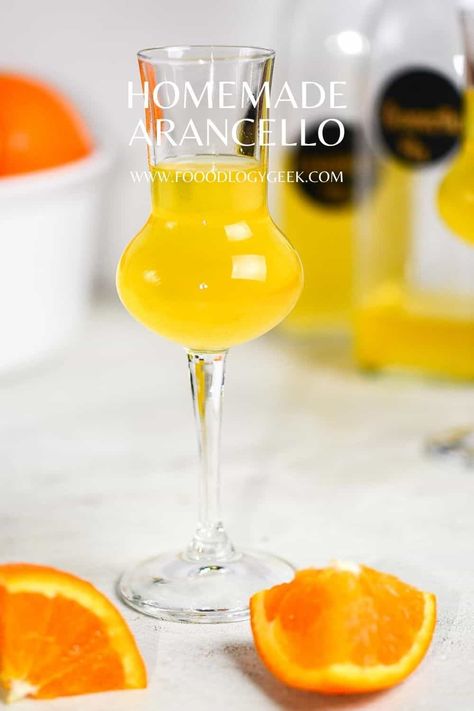 Streets Of Italy, Limoncello Recipe, Boxed Cake Mixes Recipes, Citrus Recipes, Liqueurs Recipes, Homemade Cocktails, Keto Drink, Festive Drinks, Homemade Drinks