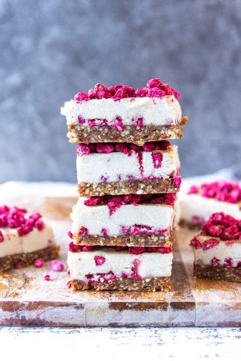 Vanilla Slice, Slice Recipe, Raw Vegan Desserts, Raw Cake, Vegan Coconut, Desserts Vegan, Raw Desserts, Slices Recipes, Raw Vegan Recipes