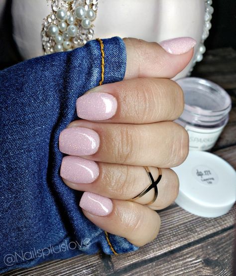 Pink Sparkle Dip Powder Nails, Sparkle And Co Dip Powder Nails, Short Nail Inspo Dip Powder, Baby Pink Dip Powder Nails, Pink And White Dip Powder Nails, Pale Pink Nails With Glitter, Sns Nails Short, Sparkle And Co Dip Powder, Sparkle Dip Nails