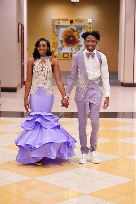 Pastel Purple Prom Dress, Purple Prom Couple, Silver Prom Suits, Prom Dress Lilac, Purple Prom Suit, Pink Prom Suit, Grad Suits, Light Purple Prom Dress, Prom Outfits For Guys