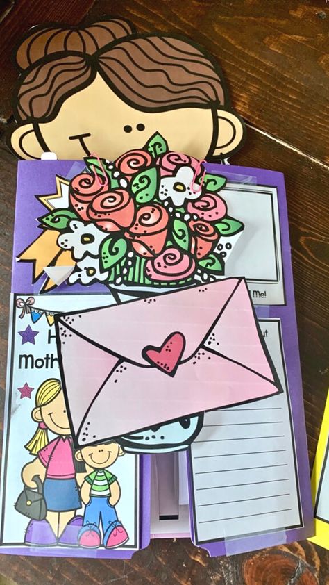 Mini Flip Book, Lap Books, Easy Mother's Day Crafts, Early Childhood Activities, Mother's Day Printables, Creative Lesson Plans, Lap Book, Book Craft, All About Mom