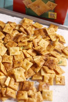 Cheez-It Crack Is This Football Season's New Chex Mix Seasoned Cheese Its, Seasoned Cheese It Crackers, Seasoned Cheez Its, Cheese Its Recipe Snacks, Homemade Cheez Its, Halloween Food Snacks, Party Mix Snacks, Party Snacks Easy, Snack Mixes