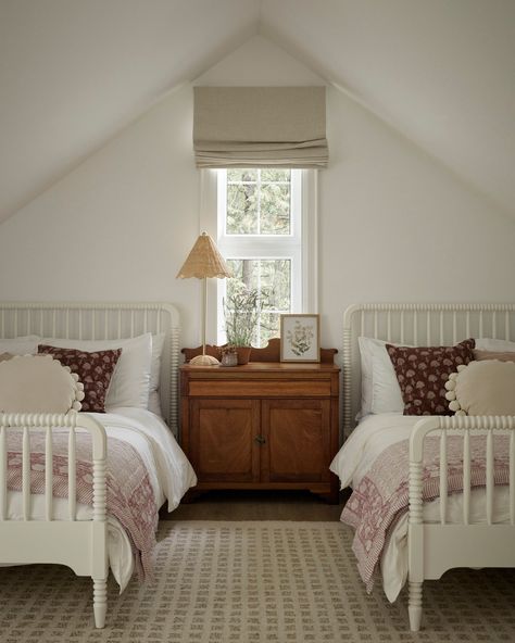 PEC Cottage Bedrooms Tiffany Leigh Design, Chambre Inspo, Twin Beds, Shared Room, Cottage Bedroom, Big Girl Rooms, Childrens Bedrooms, Interior Design Trends, New Room