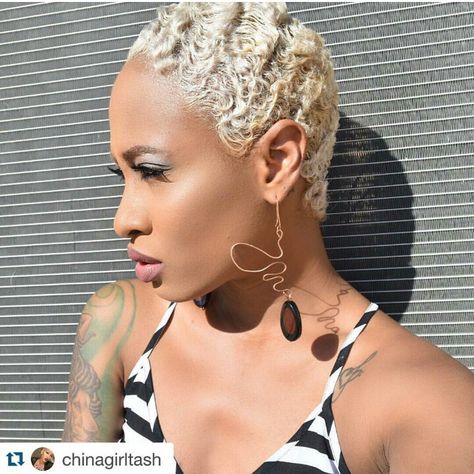 Platinum Blonde Finger Waves Finger Waves Natural Hair 4c, Natural Hair 4c Short, Blonde Finger Waves, Finger Waves Natural Hair, Waves Natural Hair, Platinum Blonde Hair Ideas, Dreads Locks, Blonde Twa, Finger Waves Short Hair