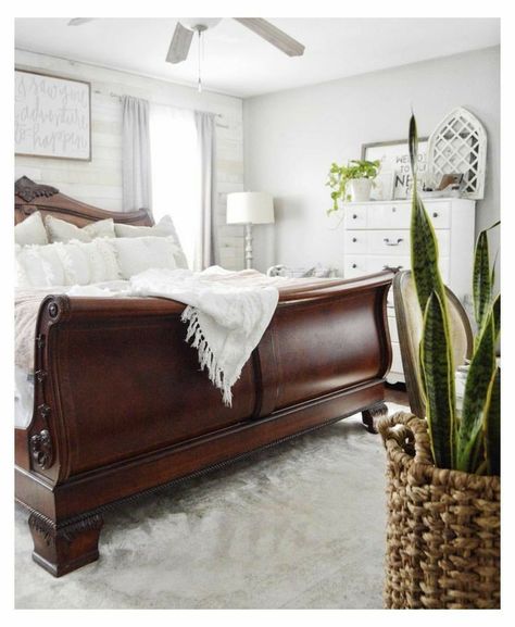 Diy Sleigh Bed Makeover, Painted Sleigh Bed Ideas, Sleigh Bed Ideas, Sleigh Bed Makeover, Cherry Wood Bedroom, Cherry Bedroom, Dark Wood Bedroom, King Sleigh Bed, Brown Furniture Bedroom