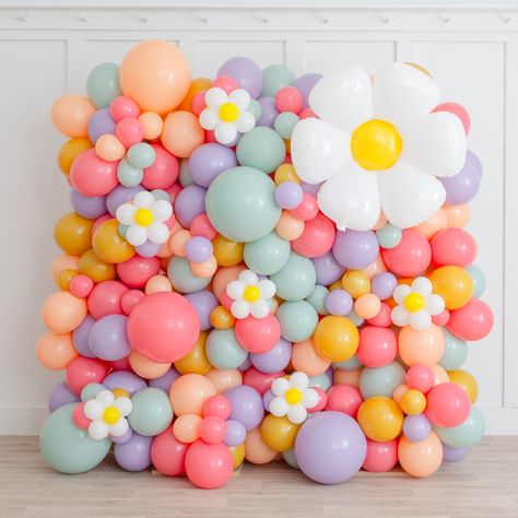 Bright Birthday Decorations, Pastel Birthday Balloons, Balloons On Tent, Daisy Balloon Wall, Pastel Balloon Wall, Summer Backdrop Ideas, Pastel Baby Shower Decorations, Summer Balloon Garland, Pastel Birthday Decorations