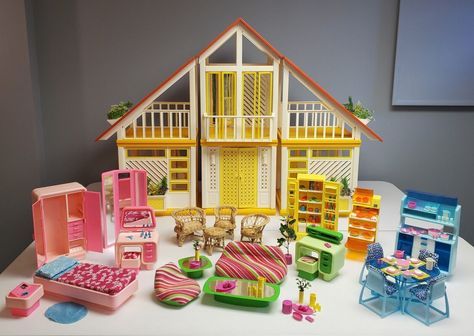 Christie Love, Vintage Christmas Toys, 1980s Childhood, Barbie Houses, Old School Toys, Barbie Ideas, Barbie Dreamhouse, Childhood Memories 70s, Toy Display