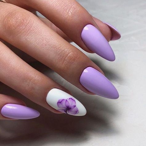 Accent Nail Art, Ring Finger Nails, Unghie Sfumate, Purple Nail Art, Lilac Nails, Pointy Nails, Spring Acrylic Nails, Lavender Nails, Purple Nail