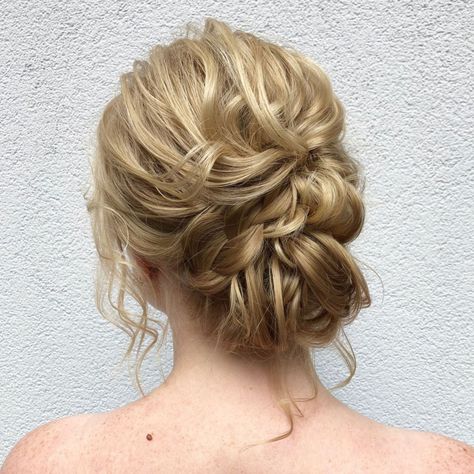 Messy Curly Updo with Face-Framing Tendrils Prom Hairstyles For Shoulder Length, Best Prom Hairstyles, Hairstyles For Shoulder Length Hair, Hairstyles For Shoulder Length, Chignon Updo, Easy Updos For Medium Hair, Easy Updo Hairstyles, Mother Of The Bride Hair, Curly Updo