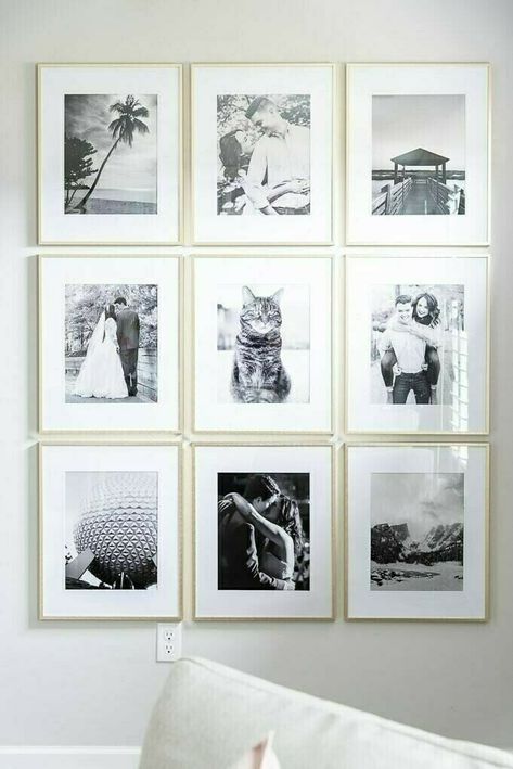 Black And White Family Photo Wall, Black And White Gallery Wall, Entryway Gallery Wall, Family Photo Gallery Wall, Wallpaper Bohemian, White Gallery Wall, Frame Composition, Photowall Ideas, Gallery Wall Design