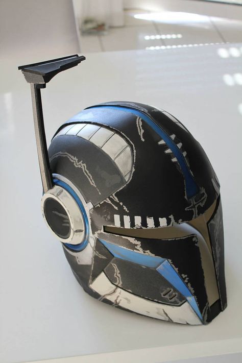 Mandalorian Stalker Helmet 1 by RivenKassle on DeviantArt Medieval Mandalorian, Mando Cosplay, Mandolorian Armor, Mando Armor, Star Wars Helmet, Mandalorian Cosplay, Helmet Concept, Mandalorian Helmet, Mandalorian Armor