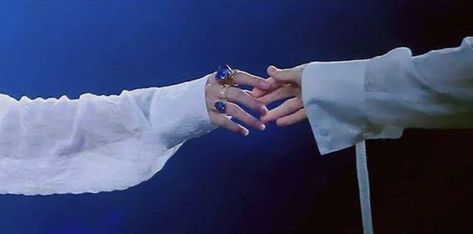 #taekook #vkook #kookv Taekook Hands Aesthetic, Taekook Hands Holding, Bts Hands Together, Taekook Holding Hands, Taekook Hands, Bts Header, Instagram Photo Frame, Hand Photo, Bts Vkook