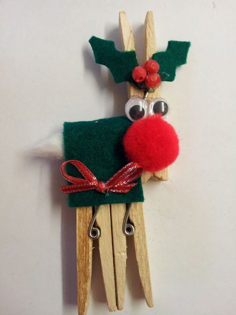 Now, I'm no good with videos, so I have done a step-by-step guide with pictures for you to make these two guys.  You use the same method to... Clothespin Crafts Christmas, Christmas Clothespins, Reindeer Craft, Clothes Pin Crafts, Navidad Diy, Toddler Christmas, Christmas Ornament Crafts, I Have Done, Ornament Crafts